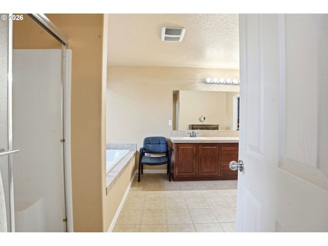 3468 Se SILVER FOX Ave, Hillsboro, OR 97123