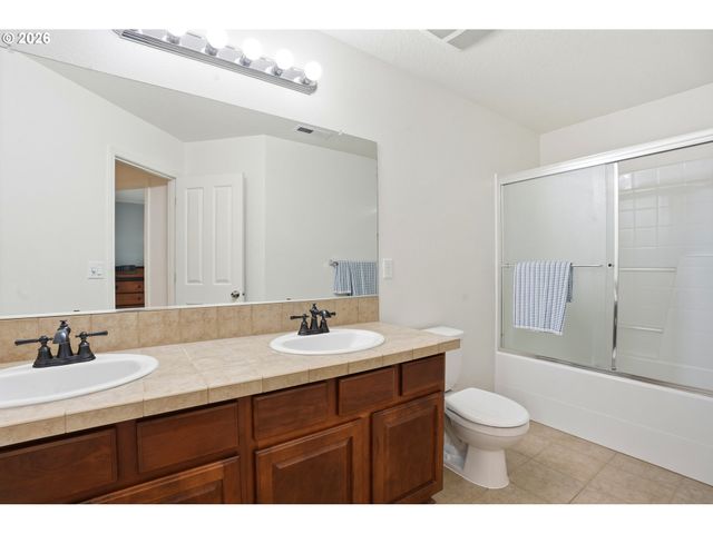 3468 Se SILVER FOX Ave, Hillsboro, OR 97123