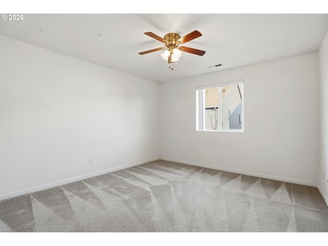 3468 Se SILVER FOX Ave, Hillsboro, OR 97123