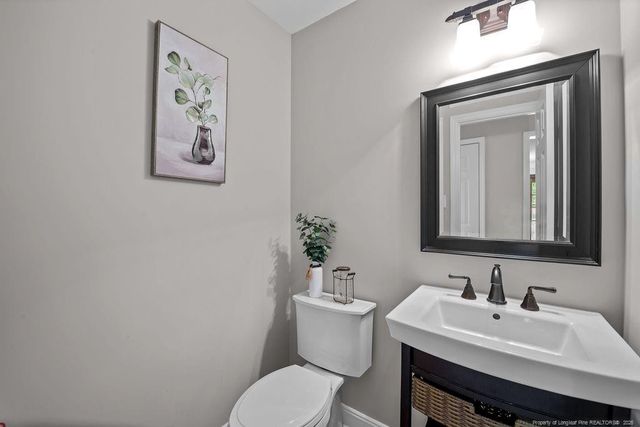 6874 S Staff Road, Fayetteville, NC 28306