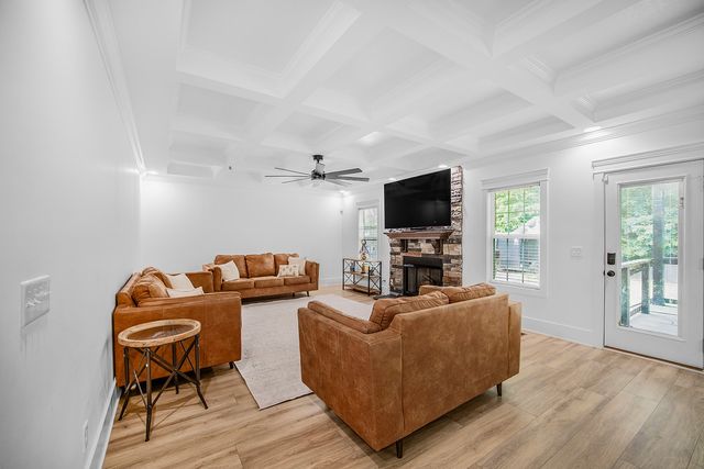 3552 Aurora Dr, Clarksville, TN 37040