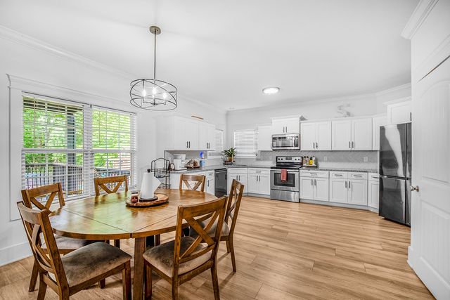 3552 Aurora Dr, Clarksville, TN 37040