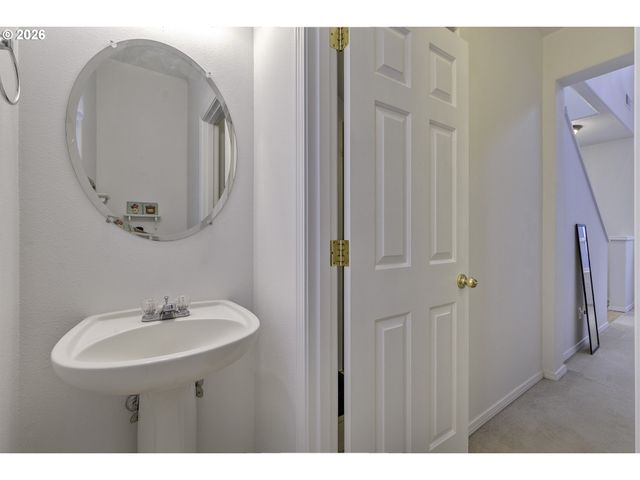 20319 Sw VERONA Ct, Beaverton, OR 97003