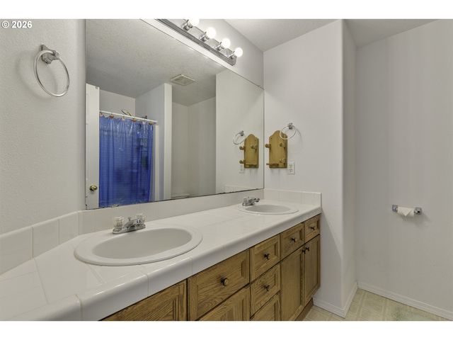 20319 Sw VERONA Ct, Beaverton, OR 97003