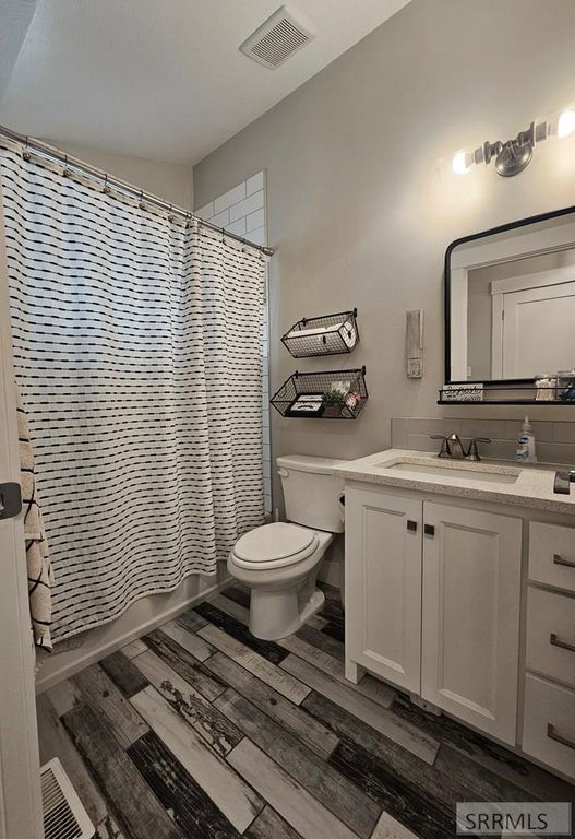 Image 10 of property listing at 852 E 1425 N, Shelley, ID 83274