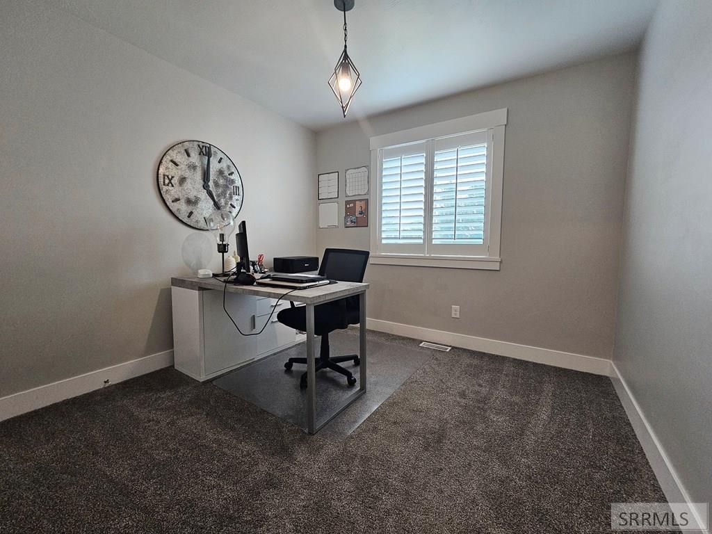 Image 11 of property listing at 852 E 1425 N, Shelley, ID 83274