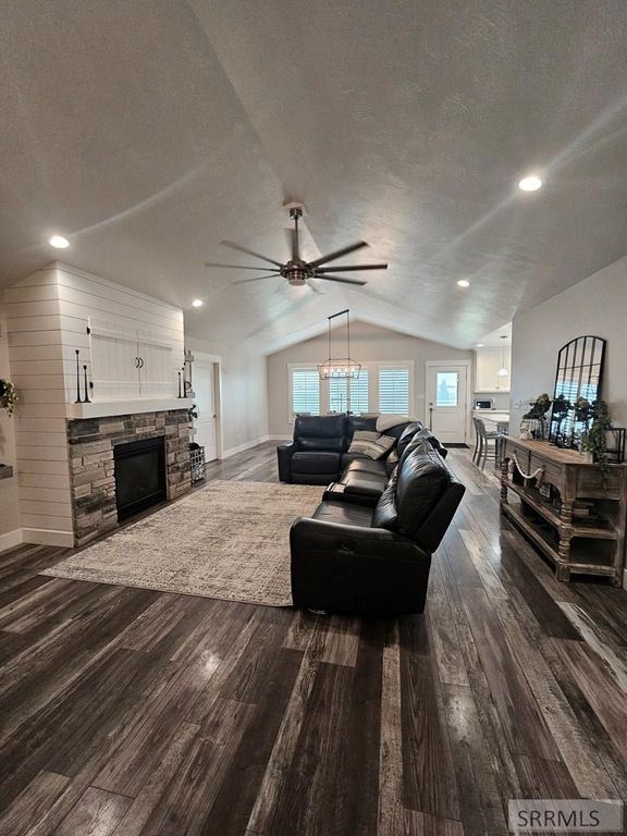 Image 2 of property listing at 852 E 1425 N, Shelley, ID 83274