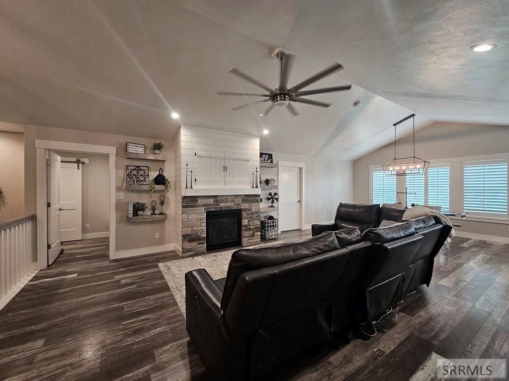 Image 3 of property listing at 852 E 1425 N, Shelley, ID 83274