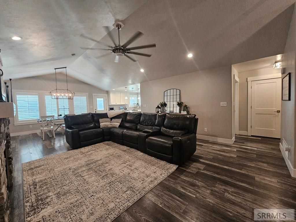 Image 4 of property listing at 852 E 1425 N, Shelley, ID 83274