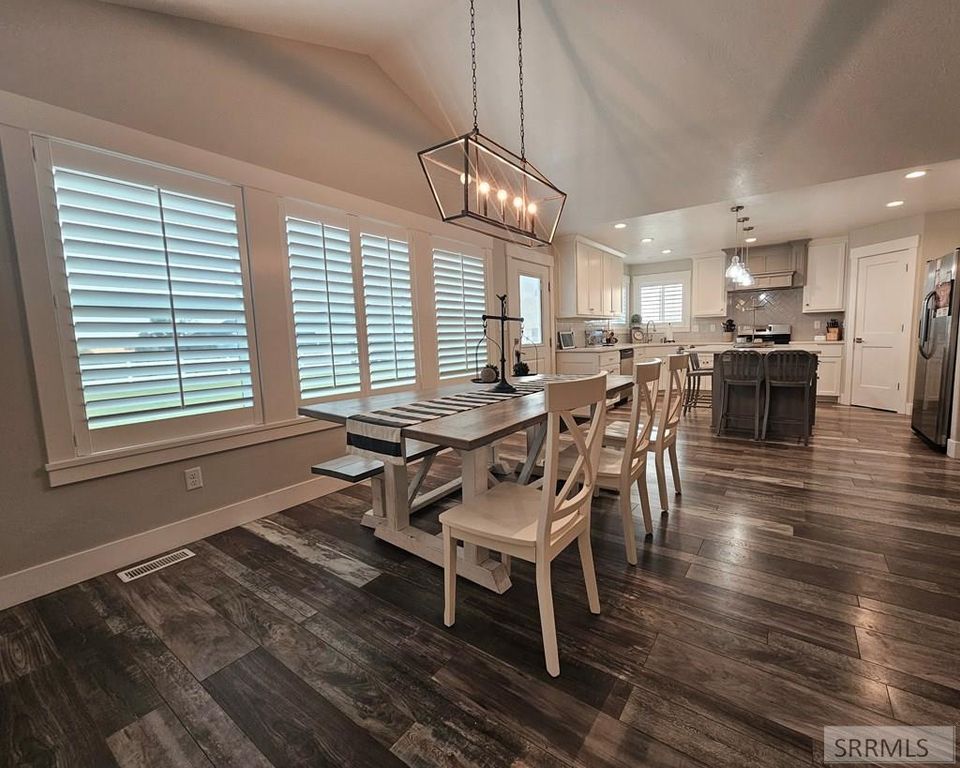 Image 5 of property listing at 852 E 1425 N, Shelley, ID 83274