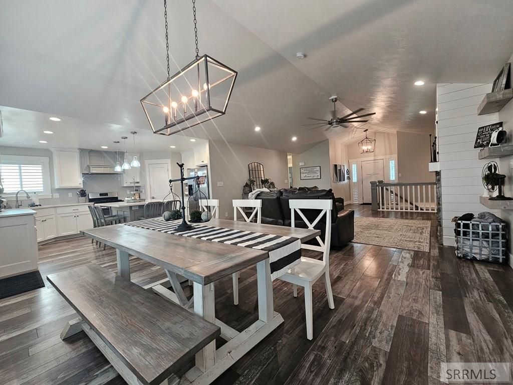 Image 6 of property listing at 852 E 1425 N, Shelley, ID 83274