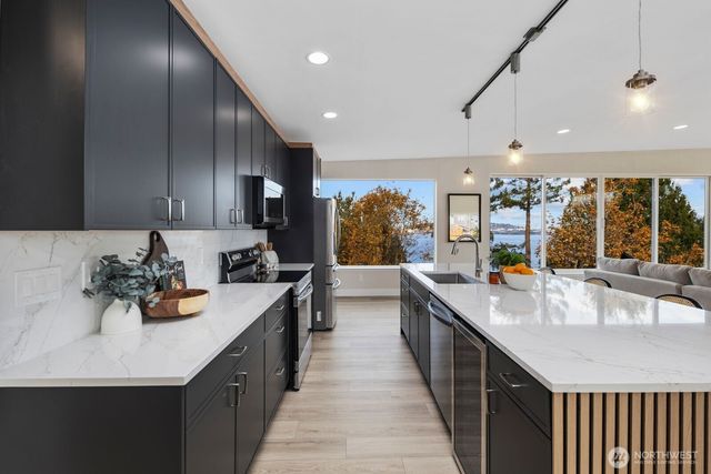 1701 41st Avenue SW, Seattle, WA 98116