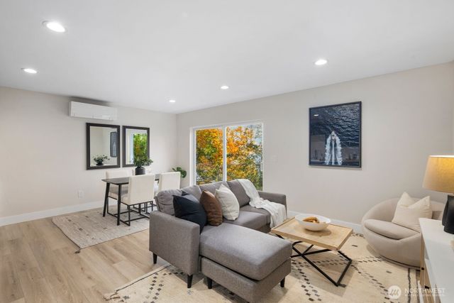 1701 41st Avenue SW, Seattle, WA 98116