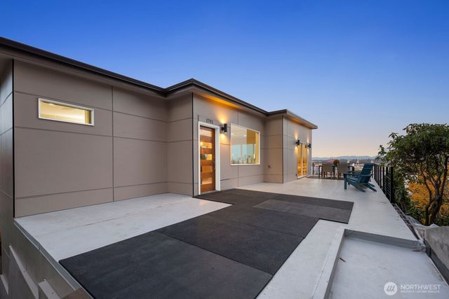 1701 41st Avenue SW, Seattle, WA 98116