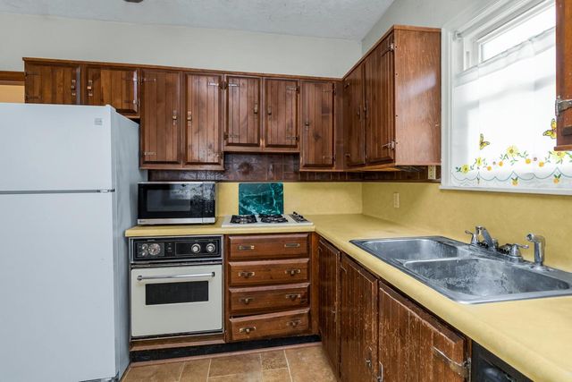 216 E 3rd Street, Chaska, MN 55318