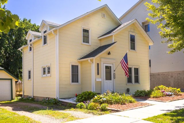 216 E 3rd Street, Chaska, MN 55318
