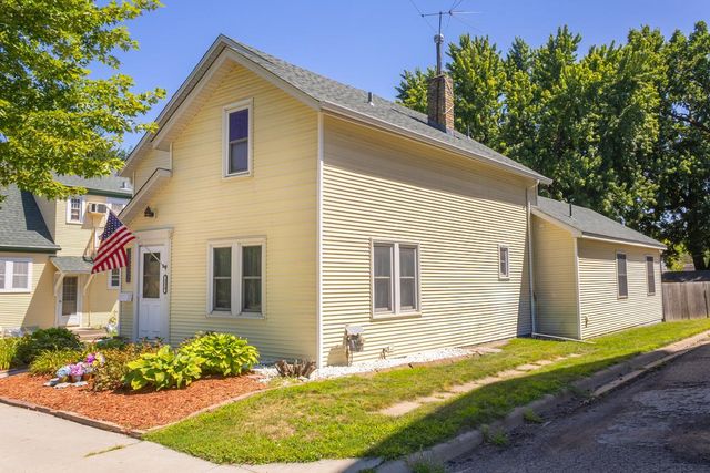 216 E 3rd Street, Chaska, MN 55318