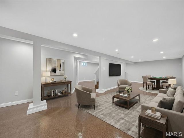 212 W Thornton Avenue, Rock Hill, MO 63119