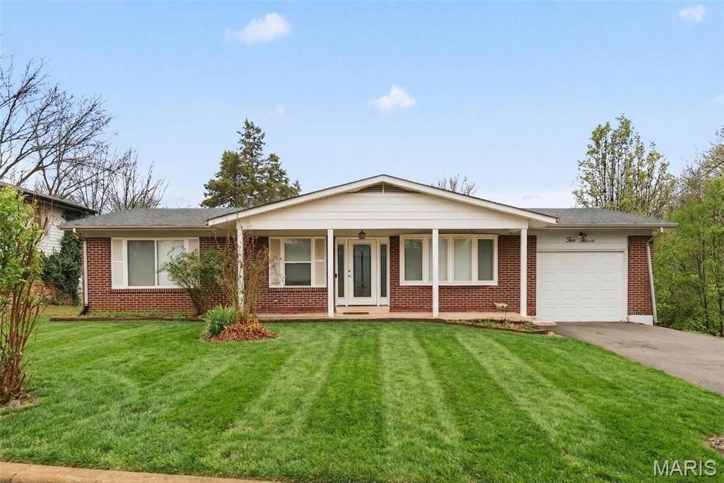 212 W Thornton Avenue, Rock Hill, MO 63119