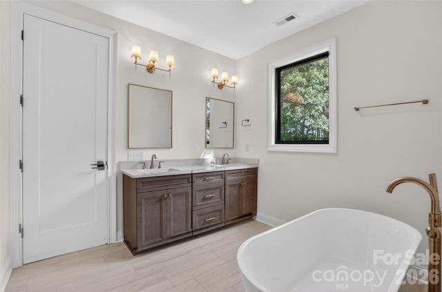 421 W Cama Street, Charlotte, NC 28217