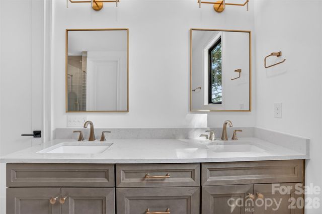 421 W Cama Street, Charlotte, NC 28217