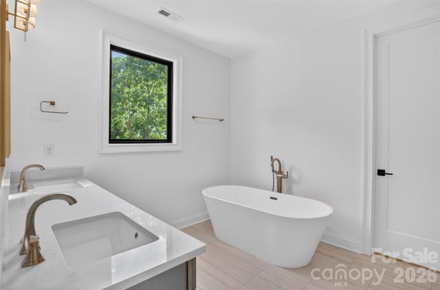 421 W Cama Street, Charlotte, NC 28217