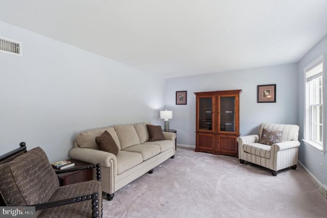 906 HIDDEN HOLLOW DR, Gap, PA 17527