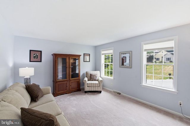 906 HIDDEN HOLLOW DR, Gap, PA 17527