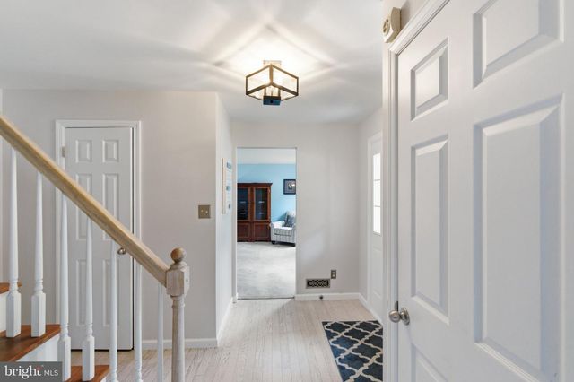 906 HIDDEN HOLLOW DR, Gap, PA 17527