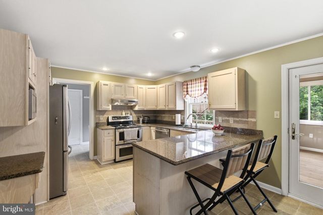 906 HIDDEN HOLLOW DR, Gap, PA 17527