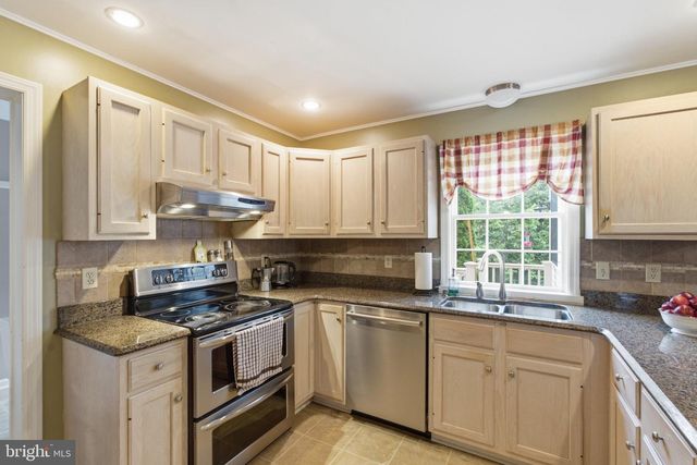 906 HIDDEN HOLLOW DR, Gap, PA 17527