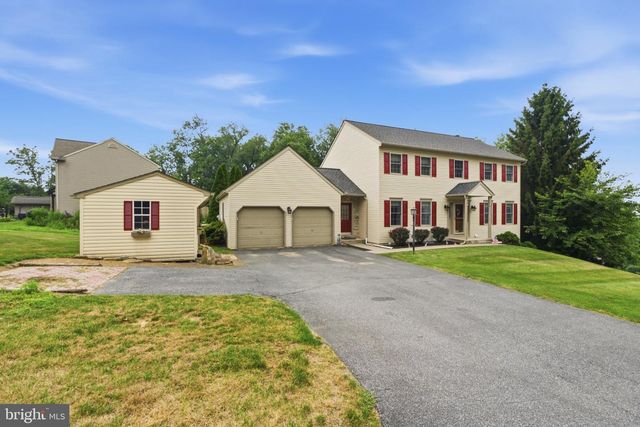 906 HIDDEN HOLLOW DR, Gap, PA 17527