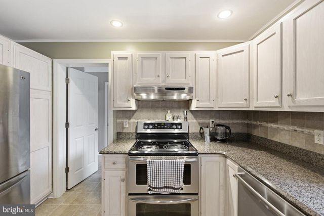 906 HIDDEN HOLLOW DR, Gap, PA 17527