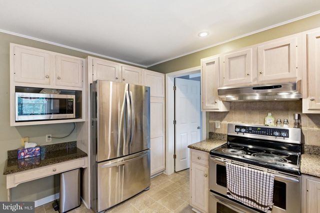 906 HIDDEN HOLLOW DR, Gap, PA 17527
