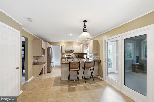 906 HIDDEN HOLLOW DR, Gap, PA 17527