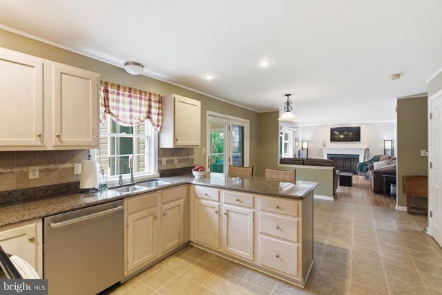 906 HIDDEN HOLLOW DR, Gap, PA 17527