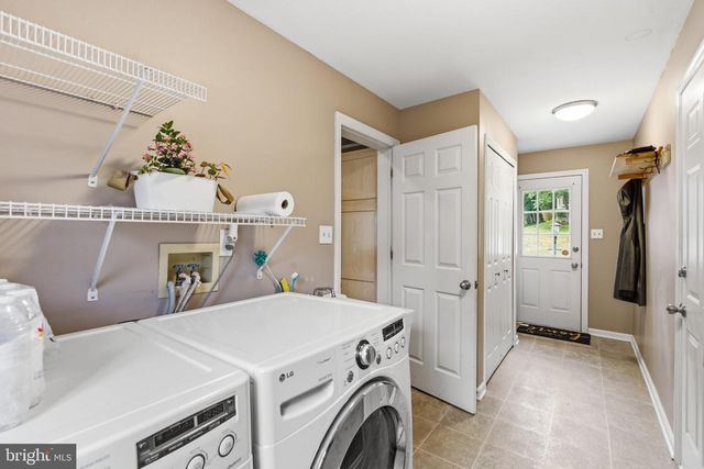 906 HIDDEN HOLLOW DR, Gap, PA 17527