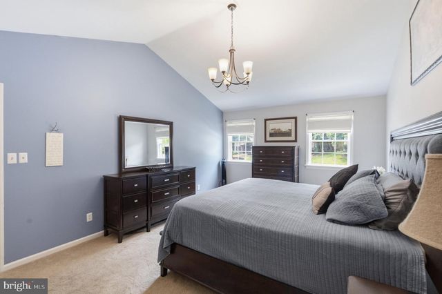 906 HIDDEN HOLLOW DR, Gap, PA 17527