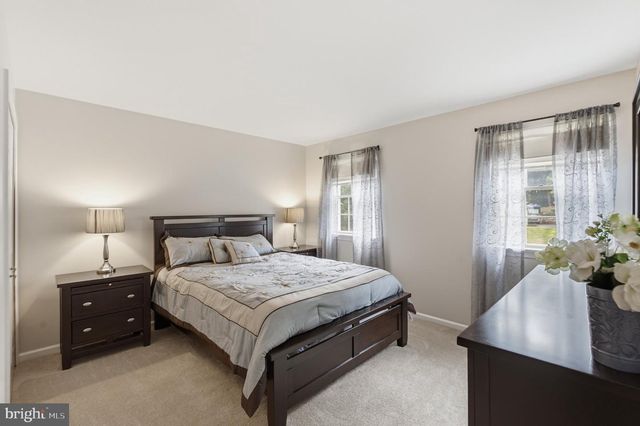 906 HIDDEN HOLLOW DR, Gap, PA 17527