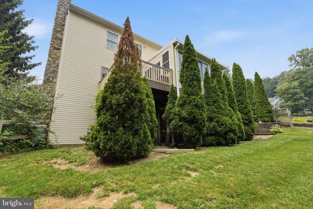 906 HIDDEN HOLLOW DR, Gap, PA 17527