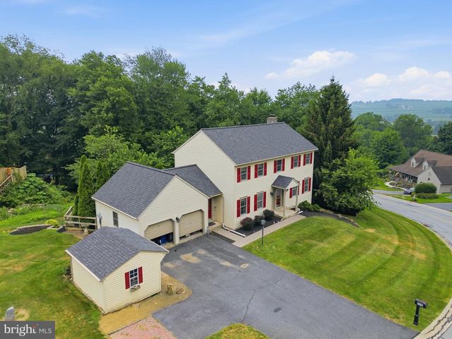 906 HIDDEN HOLLOW DR, Gap, PA 17527