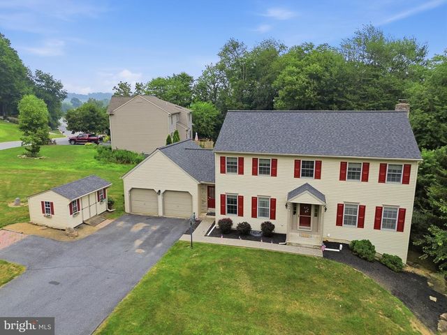 906 HIDDEN HOLLOW DR, Gap, PA 17527