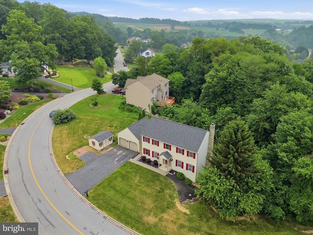 906 HIDDEN HOLLOW DR, Gap, PA 17527