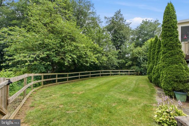 906 HIDDEN HOLLOW DR, Gap, PA 17527