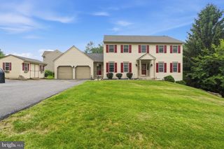 906 HIDDEN HOLLOW DR, Gap, PA 17527