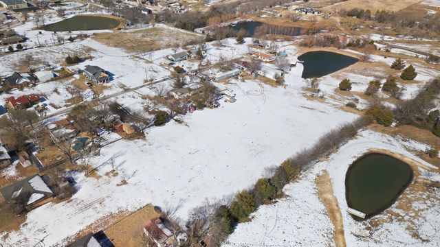 610 N 9th Street, Gunter, TX 75058