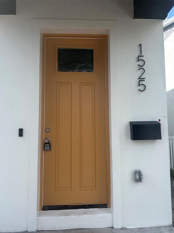 1525 29TH AVENUE N, St Petersburg, FL 33704
