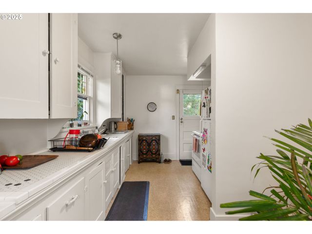 -1 Se 40TH Ave, Portland, OR 97214