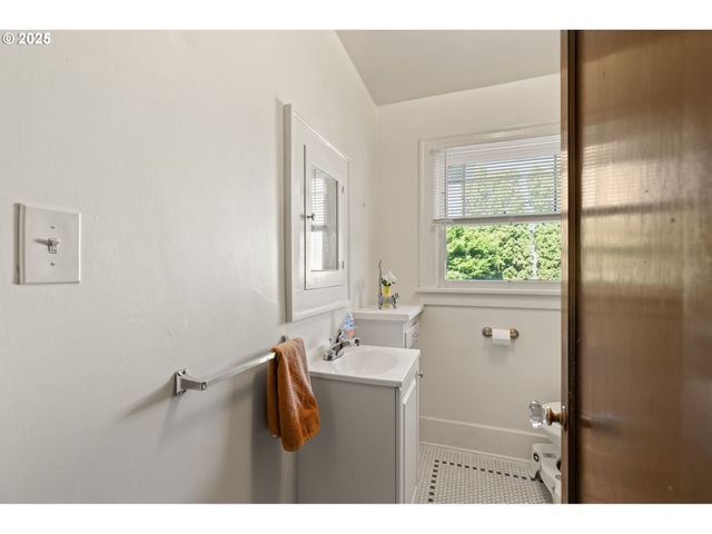 -1 Se 40TH Ave, Portland, OR 97214