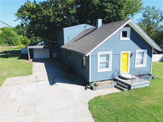 327 S Hunter Street, Independence, MO 64050